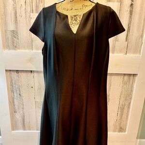 ROZ & ALI DRESS - SIZE 18 - BLACK   PRINCESS STYLE
